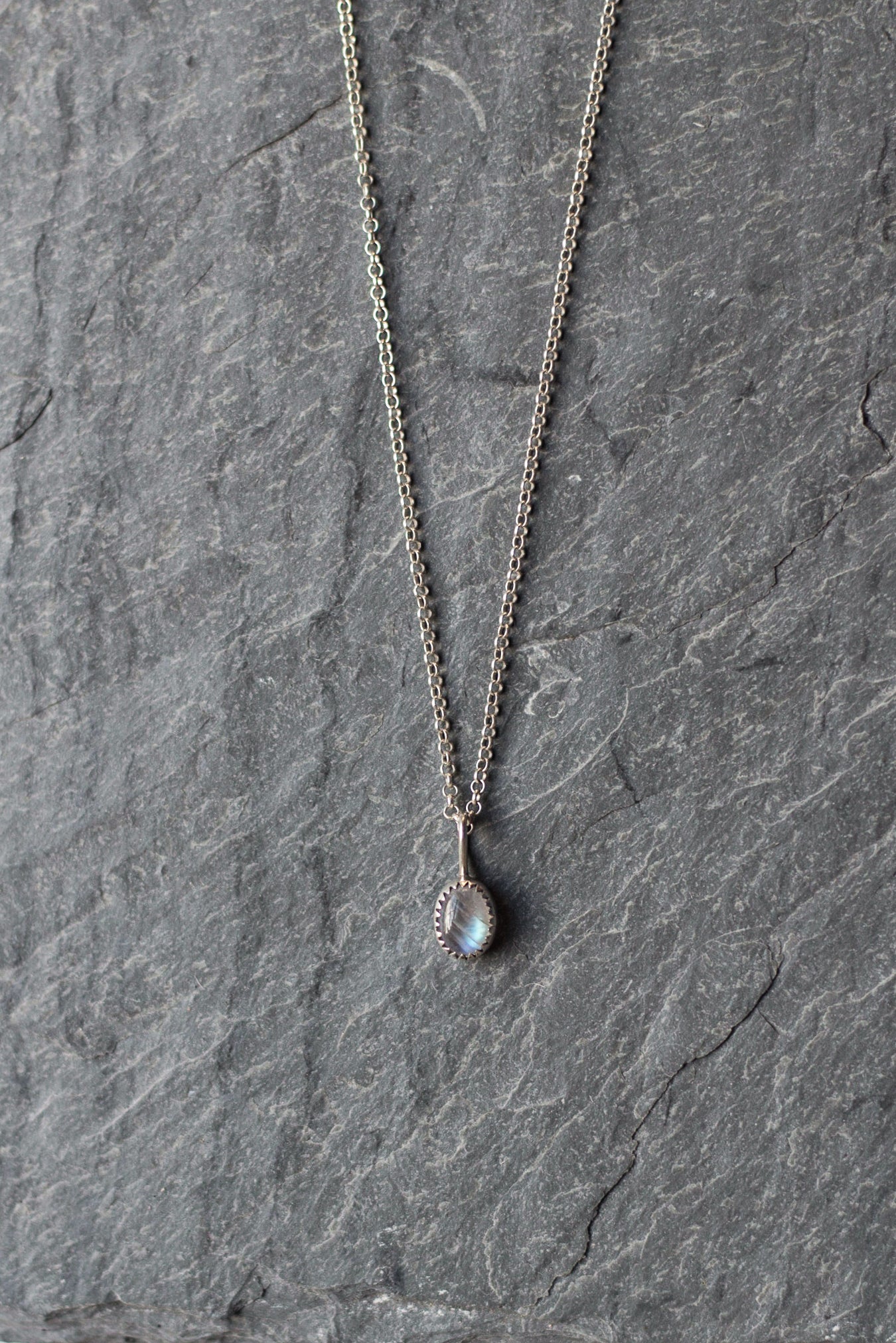mini moonstone necklace 001