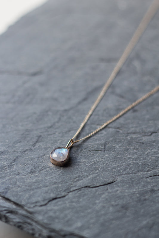mini moonstone necklace 002
