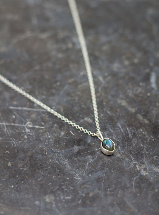 mini labradorite pendant 01